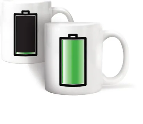 Vista 7 de Kikkerland Pixel Heart Morphing - Taza que cambia de color reacciona al calor, regalo divertido para café, cacao caliente y bebidas calientes