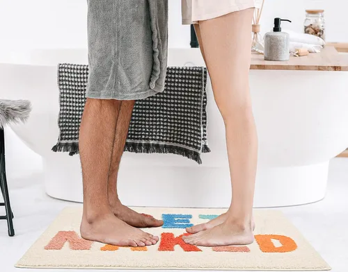 Vista 4 de Get Naked - Alfombra de baño, rosa, 31 x 20 pulgadas Antideslizante, microfibra gruesa, lavable a máquina, divertida decoración de baño