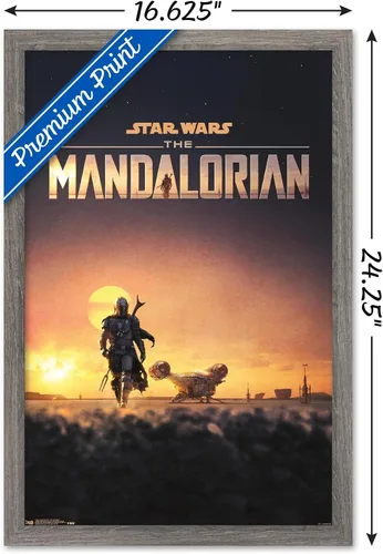Vista 3 de Trends International Star Wars: The Mandalorian - Póster de pared de una hoja D23, 14.725 x 22.375 pulgadas, versión enmarcada de madera de granero