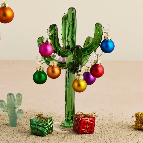 Vista 3 de Red Carpet Studios Árbol de cactus de cristal en miniatura con 9 adornos multicolores, 7 pulgadas de alto