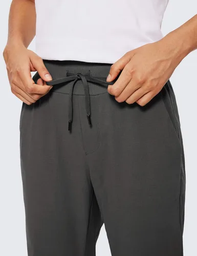 Vista 4 de CRZ YOGA Pantalones deportivos de cintura alta con bolsillos para mujer, de 27.5 pulgadas, ligeros, para entrenamiento, viajes, uso casual, al aire