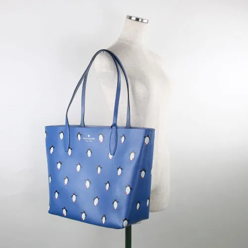 Vista 5 de Kate Spade New York Arctic Friends Penguin - Bolso de mano reversible grande