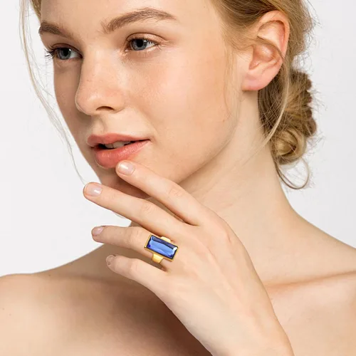 Vista 2 de VNOX Anillo de ónix rectangular de acero inoxidable chapado en oro de cristal negro vintage para mujer
