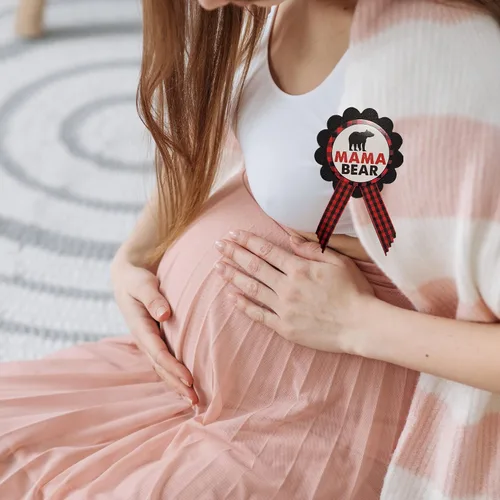 Vista 2 de Amy's Bubbling Boutique Inc - Pin de botón con diseño de mamá oso, Cartulina cinta de grogrén