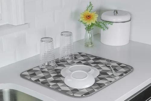 Vista 3 de S&T INC. Tapete de microfibra para secado de platos, reversible y absorbente para cocina, de 16 x 18 pulgadas, triángulos