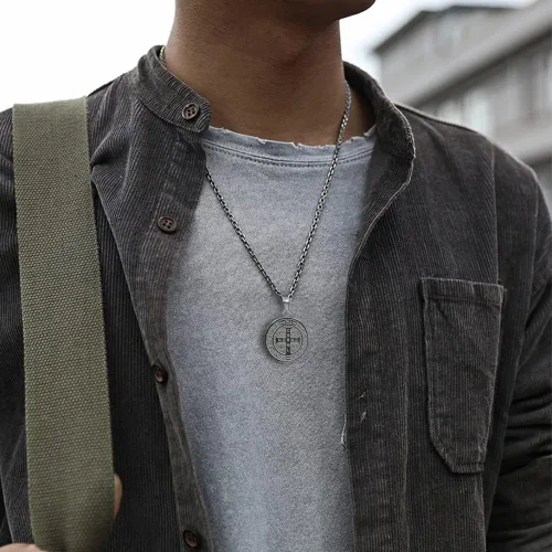 Vista 4 de NIGHTCRUZ Collar con medalla de San Benito, colgante de medalla de San Benito para Talismán Protector Religioso