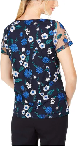 Vista 2 de Calvin Klein Blusa floral bordada para mujer Petites Navy PL, Azul marino