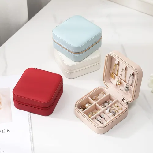 Vista 7 de Casegrace - Mini joyero portátil de viaje de cuero para joyas, organizador de anillos, caja de regalo para niñas y mujeres