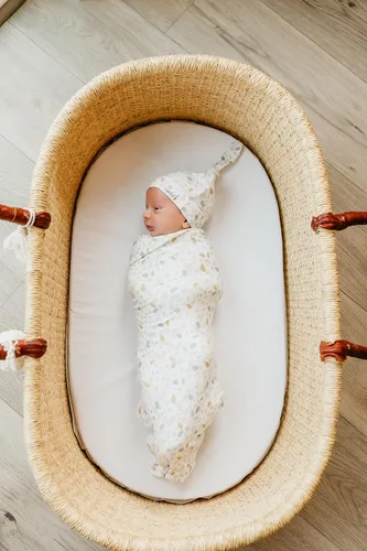 Vista 84 de Copper Pearl Gorro de bebé con nudo superior elástico suave Millie