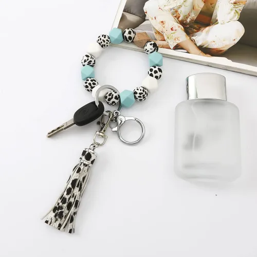 Vista 4 de Pulsera de silicona con cuentas de vaca, llavero de cuero con borlas de coche, llavero para mujer