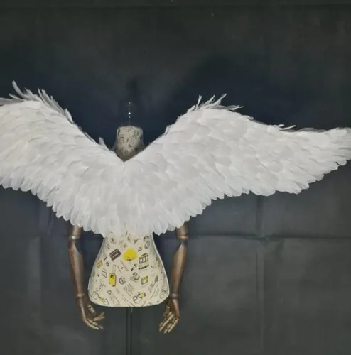 Vista 2 de Plumas de hadas grandes de Halloween para adultos tamaños de alas de ángel brillantes decoración de tela de Navidad disfraces de disfraces