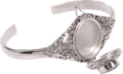 Vista 2 de NOVICA Pulsera hecha a mano con medallón de amatista, plata de ley 925, piedra natal morada de Indonesia, ojo vigilante, Plata de ley Cerámica, No