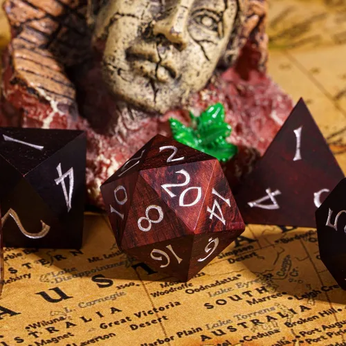 Vista 4 de Juego de dados D&D de sándalo rojo, dados poliédricos de madera natural con caja de lata de metal para juegos de rol y juegos de mesa