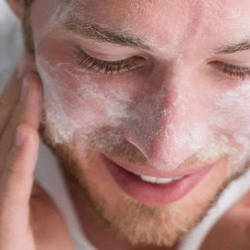 Vista 4 de Neutrogena Exfoliante facial diario todo en 1 para exfoliar y tratar el acné, tratamiento de acné con ácido salicílico, 4.2 onzas líquidas
