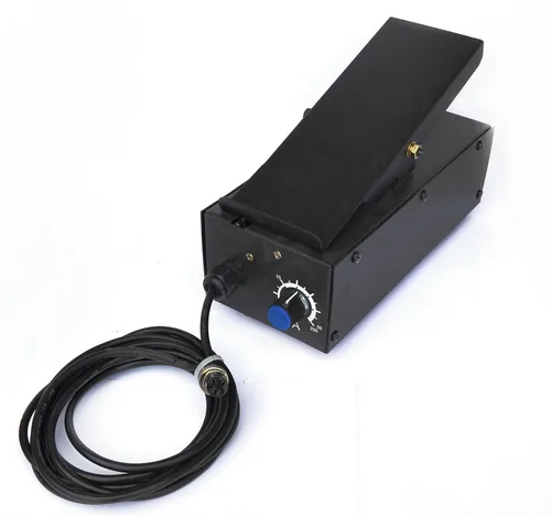 Vista 4 de Lotos Pedal de pie para soldadores TIG (para TIG200ACDCP con pulso)