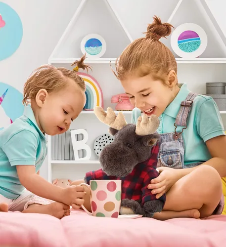 Vista 5 de DolliBu Oso negro y alce de felpa con capucha a cuadros rojos, suave y abrazable, adorable peluche de zoológico con ropa, lindo regalo de vida