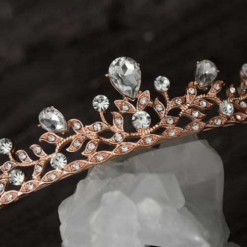 Vista 5 de SWEETV Tiara de boda de cristal para novias y niñas de flores, diadema de princesa para concurso, joyería de pelo de novia para mujeres y niñas, oro