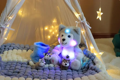Vista 9 de Hopearl Husky de peluche LED con cubo extraíble que ilumina tu mamá y perro con 3 cachorros en la cesta, juego de animales de peluche disquetes