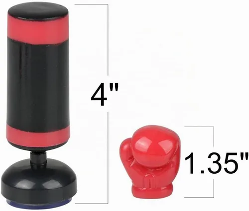 Vista 3 de ArtCreativity Juego clásico de saco de boxeo de escritorio para niños y adultos, 2 mini guantes de boxeo, 3 piezas, rojo