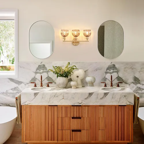 Vista 207 de Shenmoyl Lámparas de baño, lámpara de pared de 2 luces para tocador sobre espejo con pantalla de vidrio tulipán blanco para dormitorio, sala