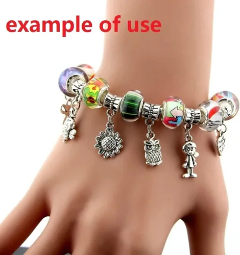 Vista 5 de Yeshan pulsera con cadena de serpiente y dijes, bañados en plata, con cierre de mosquetón clásico se adapta a todas las pulseras Chamilia, Troll