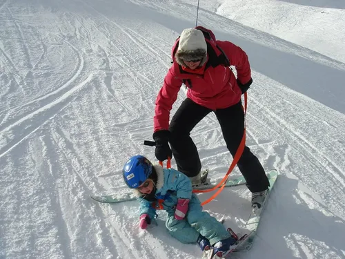 Vista 6 de skiguard Entrenador de arnés de esquí para niños: ayuda a los niños pequeños a aprender a esquiar con apoyo, arnés de esquí infantil con mochila