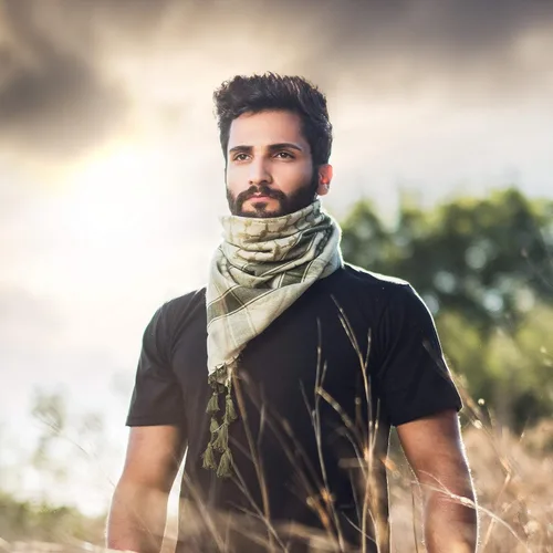 Vista 3 de MORA Premium Shemagh Scarf - Beautiful Gift Box - Large Arab Tactical Military Desert Head Neck Keffiyeh Wrap with Tassels