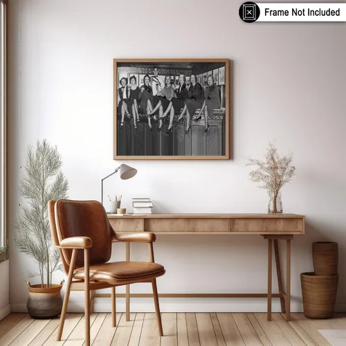 Vista 6 de Poster Master Póster de Mujeres Sentadas en una Barra de Bar - Impresión de Bebiendo Vino - Arte de Alcohol - Regalo para Hombres, Mujeres