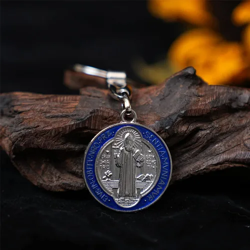Vista 5 de lulucross Catholic Gifts - Llavero de metal de San Benito con esmalte