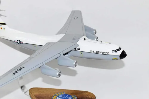 Vista 6 de Lockheed Martin® C-141a Starlifter, 438th Maw 30th MAS 66-0133, modelo a escala de caoba de 18