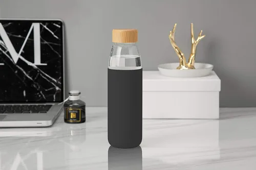 Vista 5 de Botellas de agua de vidrio de borosilicato de 18 onzas con tapa de bambú, sin BPA, funda de silicona antideslizante y tapa a prueba de fugas de Negro