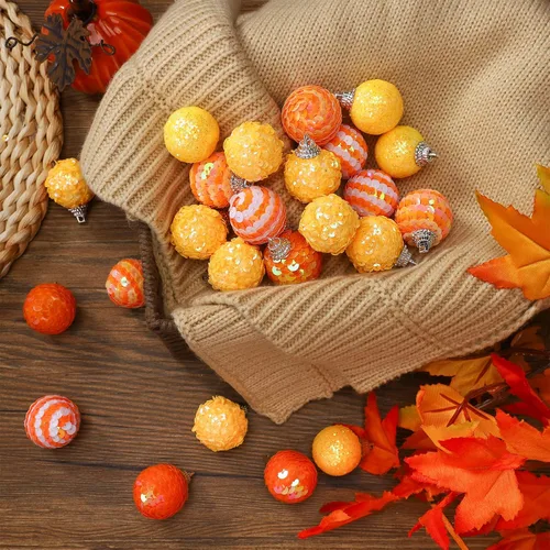 Vista 5 de Sotiff 24 piezas de adornos de mini árbol de calabaza, adornos de Navidad colgantes de Navidad, bolas de espuma con purpurina, envueltas en tela