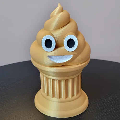 Vista 7 de Znet3D Trofeo Emoji Poop – 6 pulgadas de alto – Con un emoji de caca sólida en un pilar con ojos y boca pintados – Premio o regalo perfecto – Hecho