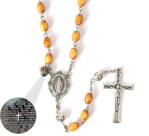 Vista 4 de Nazareth Store Collar de cuentas de rosario de madera de olivo proyectando medalla de oración de nuestro padre con centro de mesa milagroso