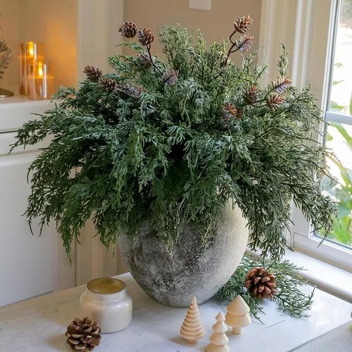 Vista 9 de Tallos de cedro artificiales Ivydale, ramas de pino Norfolk artificiales para decoración de Navidad, 12 tallos de pino falsos con 2 ramas de conos