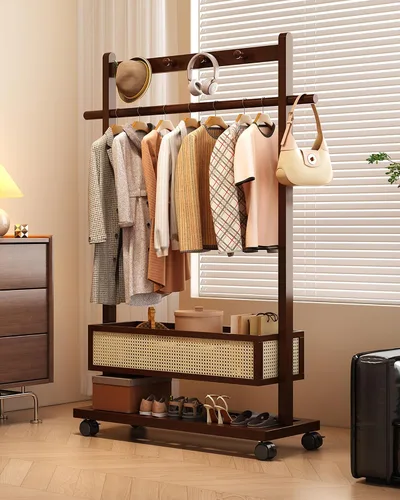 Vista 8 de Perchero con cesta de almacenamiento, perchero de bambú para colgar ropa, perchero con ruedas para espacios pequeños, perchero de pie