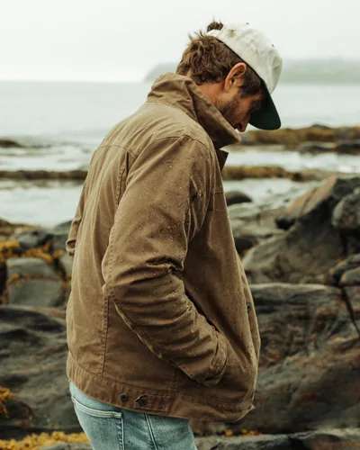 Vista 8 de Huckberry Flint and Tinder Chaqueta de Camionero Encerada con Forro de Franela para Hombre, Chaqueta para Hombre Resistente al Agua y a la Intemperie