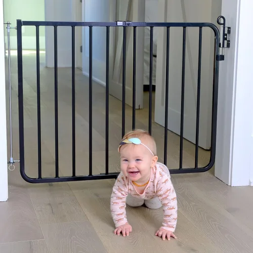 Vista 8 de Cardinal Gates MG15 Puerta de bebé con bloqueo automático para escaleras, puerta ajustable para perros para interiores, hecha de aluminio para Negro