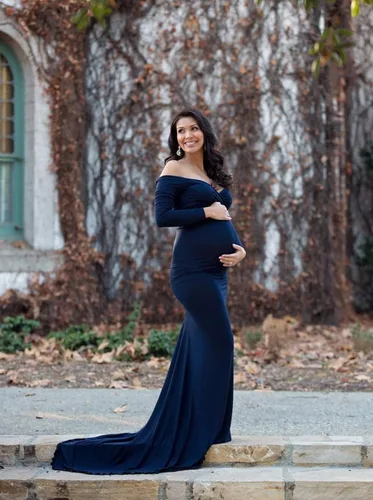 Vista 4 de ZIUMUDY - Vestido ajustado de maternidad con cuello en V fruncido, hombros descubiertos, manga larga, maxivestido para fotografía