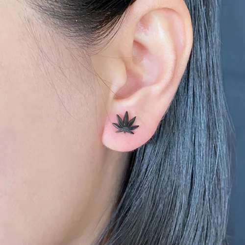 Vista 5 de Pendientes de tuerca de hoja negra de plata para mujer y hombre