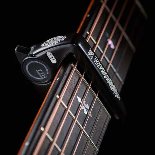 Vista 5 de G7th Performance 3 - Cejilla para guitarra ART Celtic Special Edition, color negro (G7P3CELTICBK)
