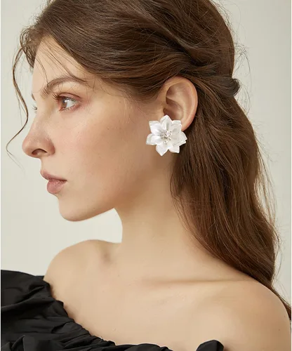 Vista 5 de Aretes colgantes únicos hechos a mano con pétalos de flores de resina grandes bohemios con brote de estambre de cristal brillante para mujeres y mamá