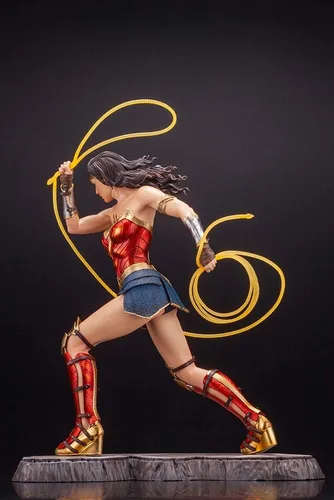 Vista 11 de Kotobukiya ARTFX DC Universe Wonder Woman WW84-1/6 Figura completa