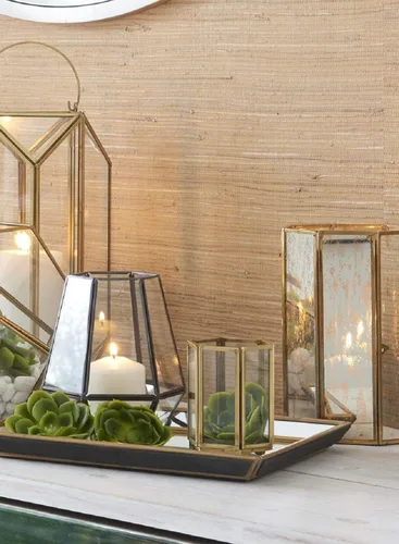 Vista 3 de Serene Spaces Living Portavelas de cristal hexagonal dorado, tamaño pequeño, mide 4 pulgadas de alto Hexágono de 4