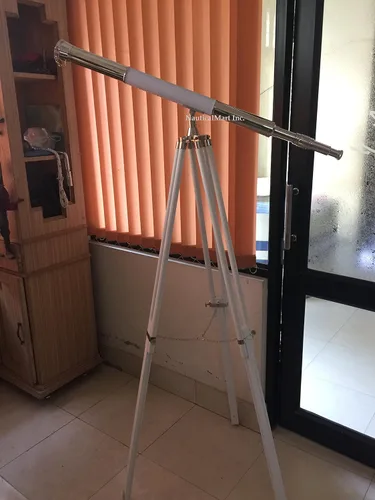 Vista 2 de Soporte de trípode para telescopio antiguo Elite de cuero blanco de diseñador de piso telescopio con base