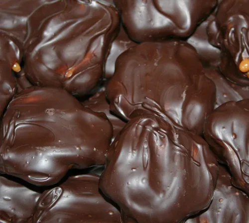 Vista 4 de Racimos de caramelo de nuez y chocolate negro (4 libras)