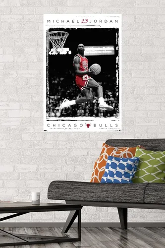 Vista 2 de Trends International Michael Jordan - Póster de pared Dunk, 22.375 x 34 pulgadas, versión sin marco