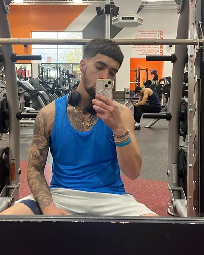Vista 2 de KAWATA Camisetas sin mangas de neón para hombre, de secado rápido, gimnasio, culturismo, entrenamiento, camisetas sin mangas, camiseta de verano
