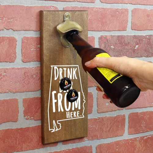 Vista 2 de Torched Drink Beer From Here - Abridor magnético de botellas de cerveza con receptor de tapa (Alabama) Abrebotellas montado en la pared imán