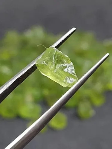 Vista 5 de Krishiv Exports - 10 piezas, peridoto natural, piedra preciosa en bruto, peridoto verde, peridoto suelto, semiprecioso crudo, joyería de peridoto